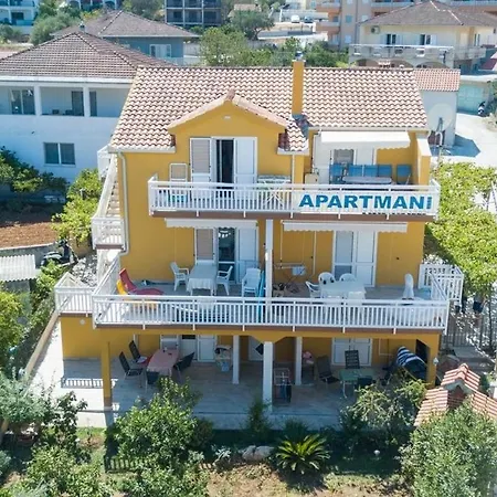 Mik - 30 M From Beach Apartman Trogir