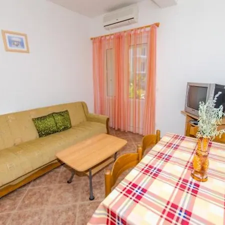Mik - 30 M From Beach Apartman *