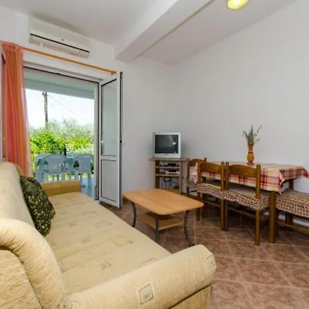 Mik - 30 M From Beach Trogir