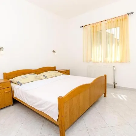 Mik - 30 M From Beach Appartement Trogir