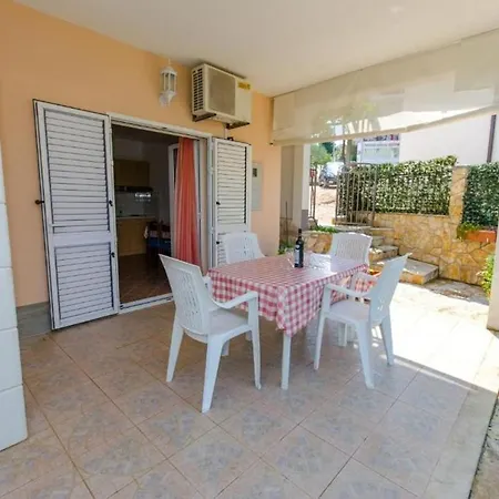 Mik - 30 M From Beach *