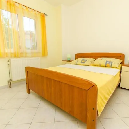 Mik - 30 M From Beach Trogir