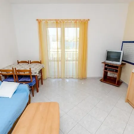 Mik - 30 M From Beach * Trogir