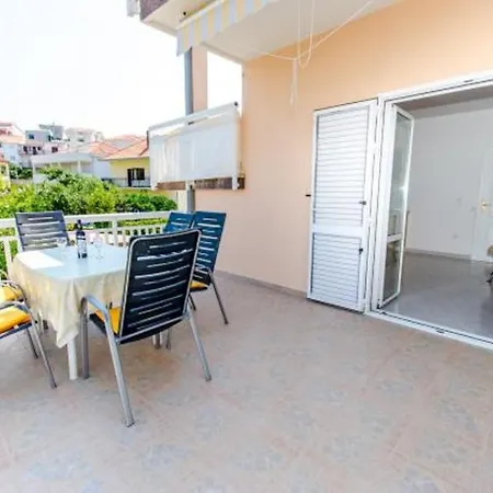 Mik - 30 M From Beach Apartman