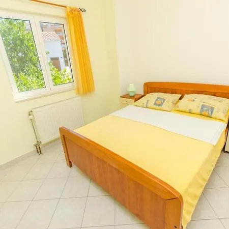 Mik - 30 M From Beach Apartmán Trogir