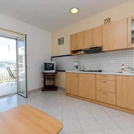 Mik - 30 M From Beach Apartmán
